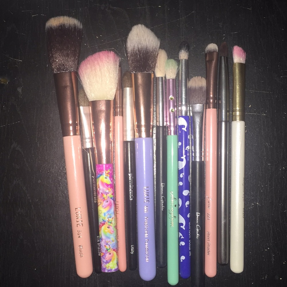 Mixed lot, makeup brushes